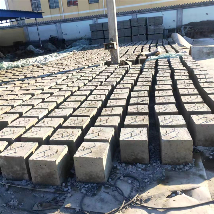 1645427896135098.jpg 光伏基础墩实景3.jpg