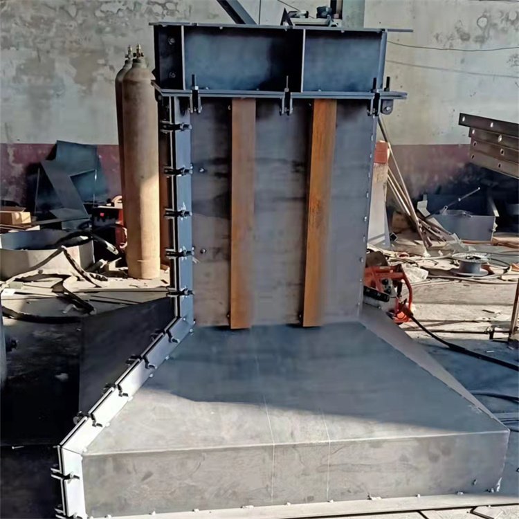 1664858197370308.jpg 钢结构基础墩模具2.jpg