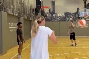 女主播裴优点评：我看了直播吧 布伦森单赛季收获3MVP！